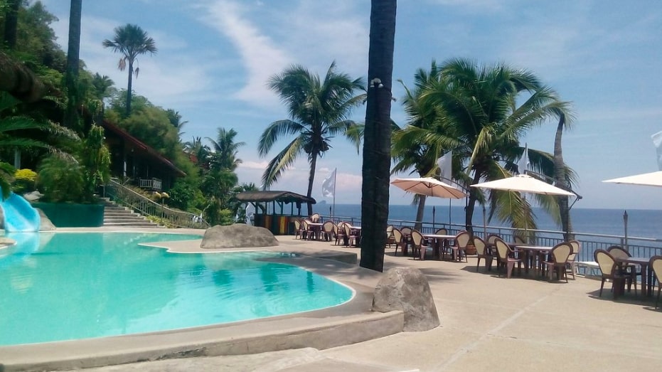 アニラオ ホテル