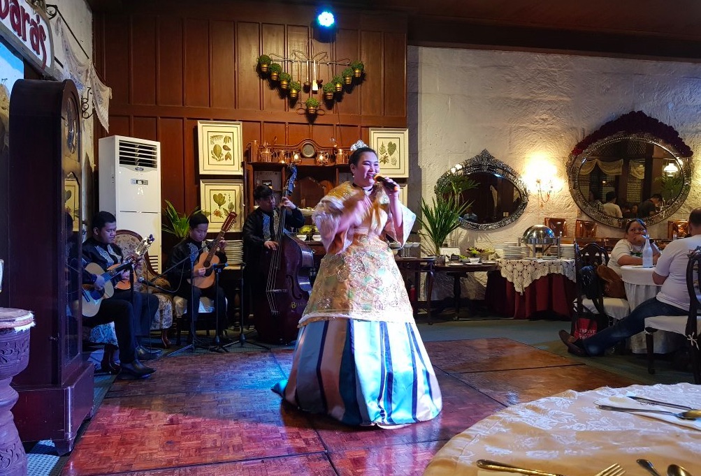 マニラ レストラン