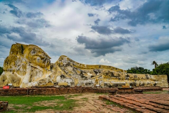 タイ　ワット・ローカヤースッター