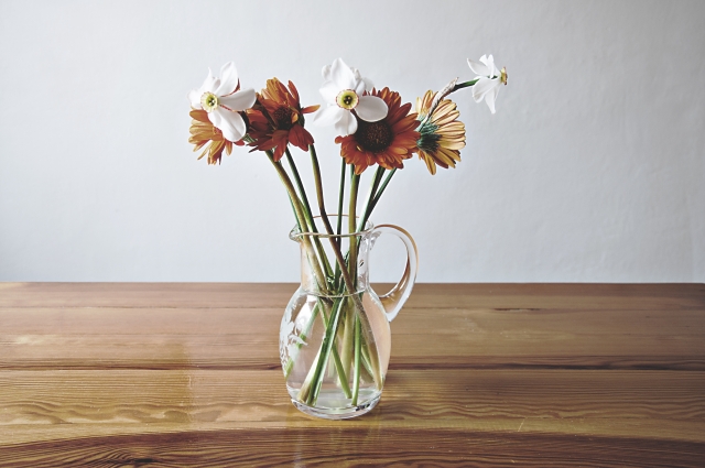 テーブル上の花